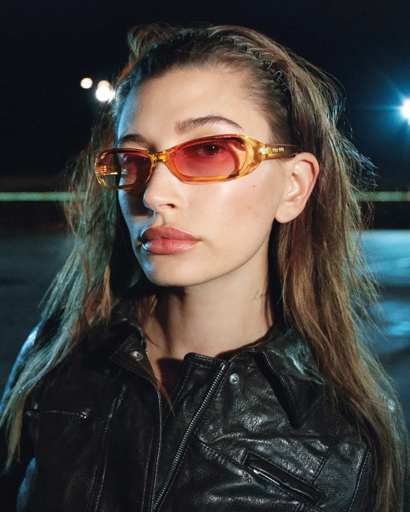 THE ’90s ZIG-ZAG
HEADBAND IS BACK