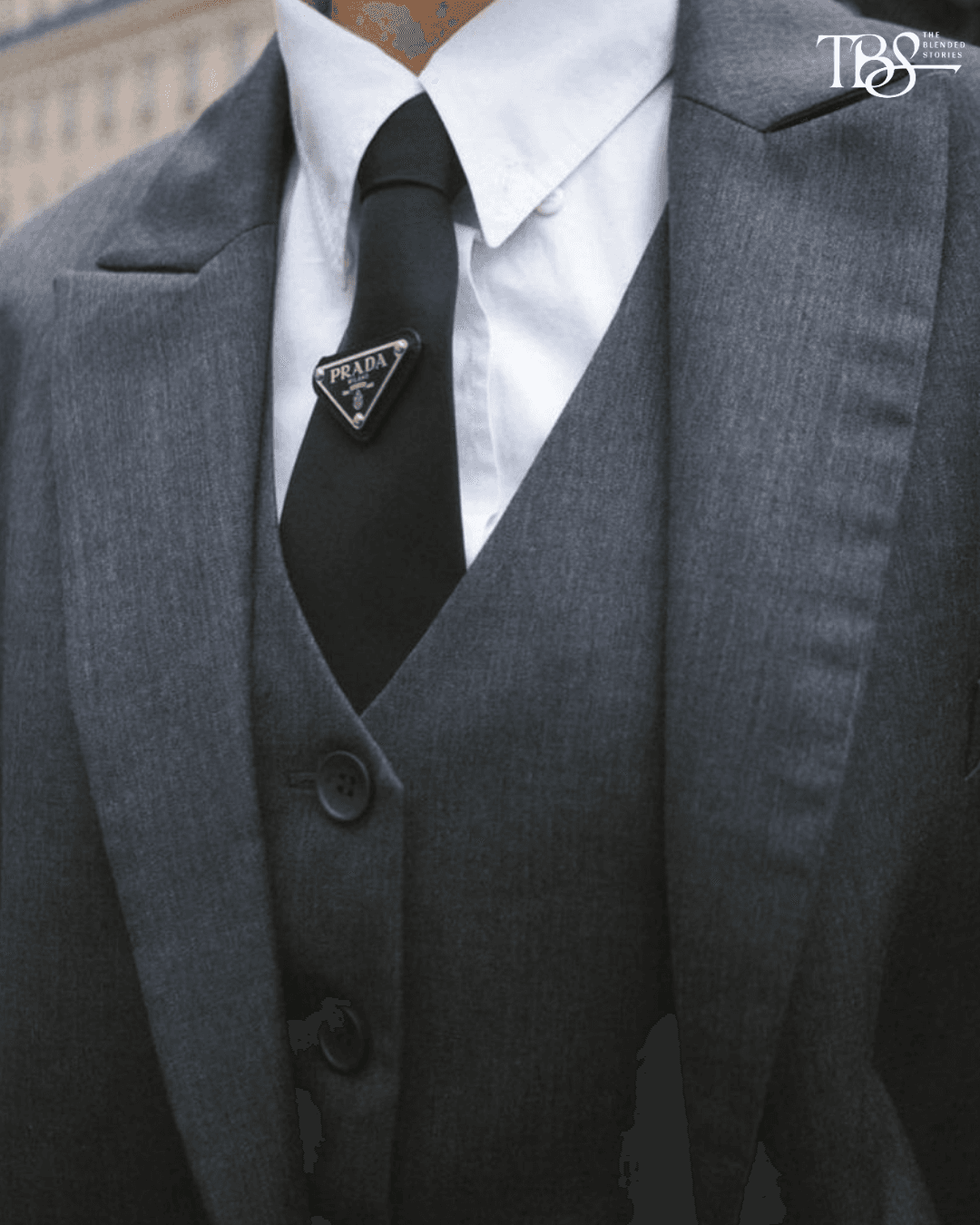 On the Knot of the Tie